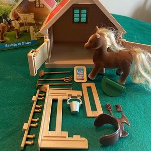 Sylvanian Families Calico Critters Stable and Pony Horse Retired Flair UK